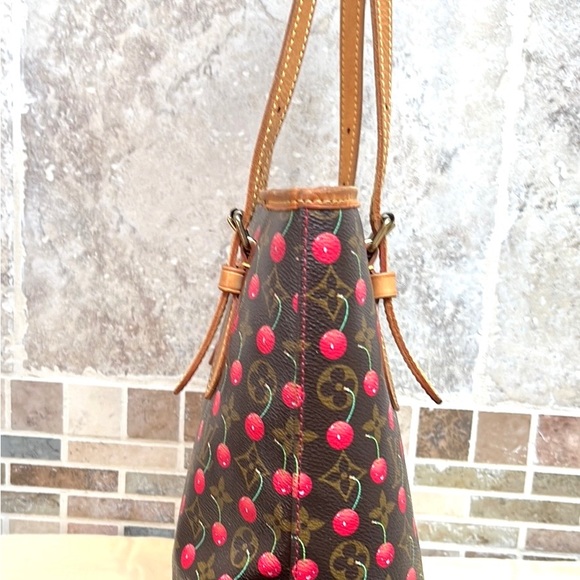 ✨🍒Louis Vuitton Petite Cherry Bucket Bag Cherries Murakami Monogram Cherry 🍒✨ - Picture 5 of 15